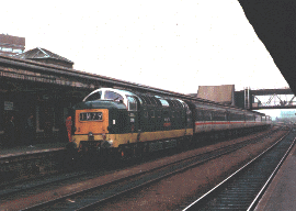 D9000 stands at Reading, ready to work 1M79